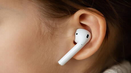 تسبب السرطان وتلف الكبد ..  مواد سامة في سماعات الرأس تتسرب إلى أجسامنا