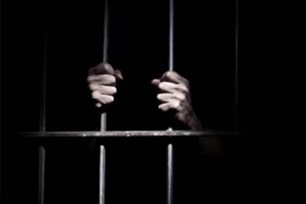 السجن 30 يومًا و50 جلدة لـشخص شتم ممرضات