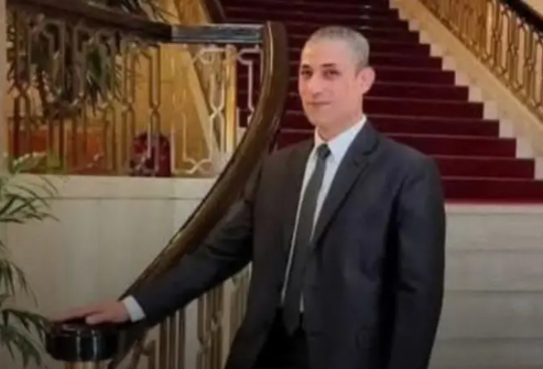 موظف بدار الأوبرا يلقي نفسه في النيل ..  رسالة أبكت المصريين