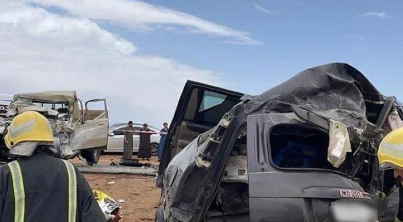 بالفيديو ..  حادث مروع يودي بحياة 6 أفراد من عائلة سعودية