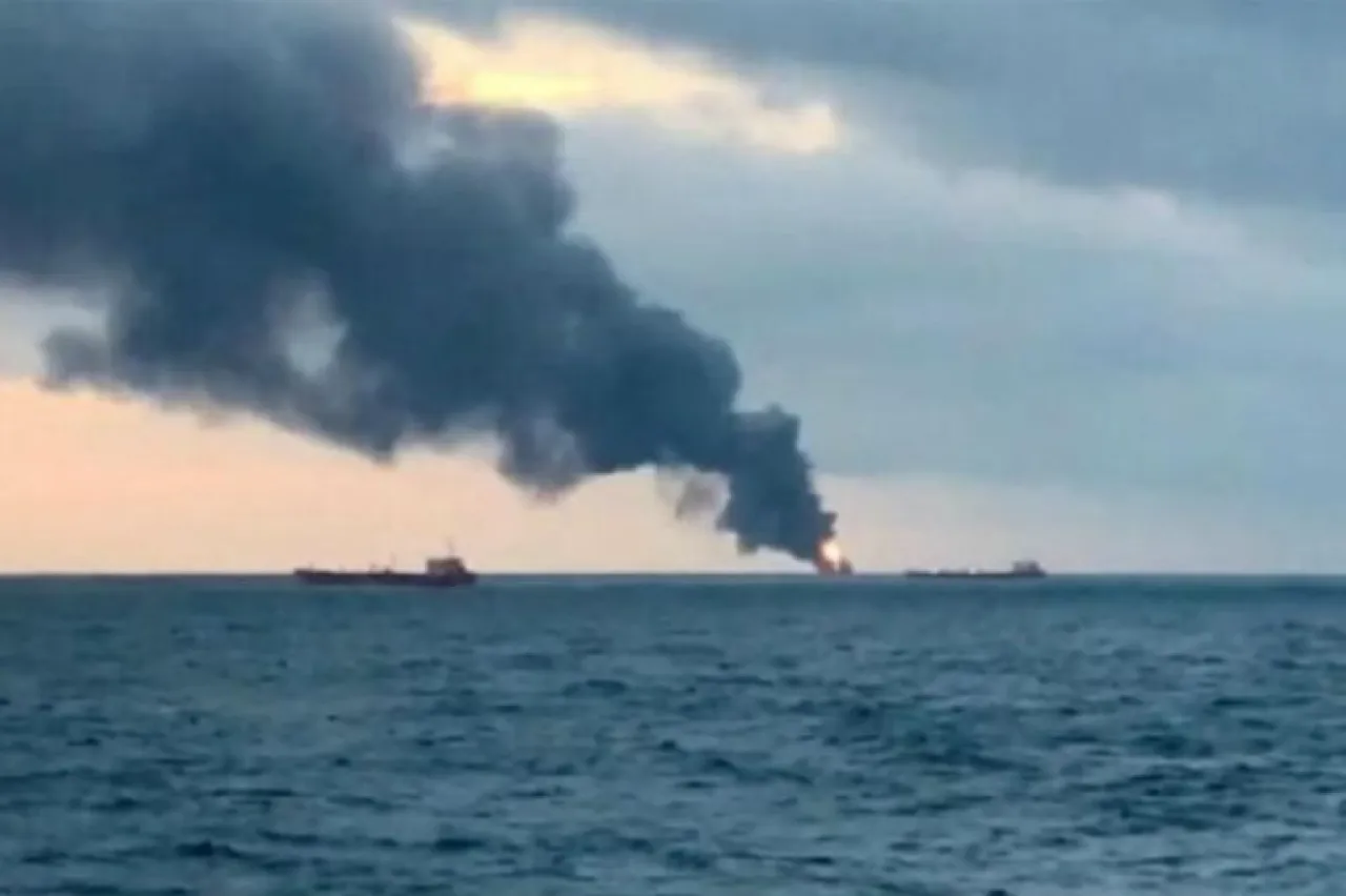 بمسيَّرات انتحارية ..  الحرس الثوري يضرب ناقلة نفط أمريكية في الخليج