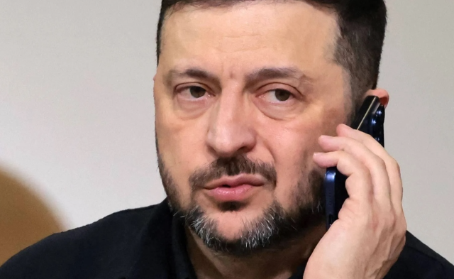 زيلينسكي يعلن التواصل مع مبعوثي ترامب سعيا لاحتواء التوتر مع واشنطن