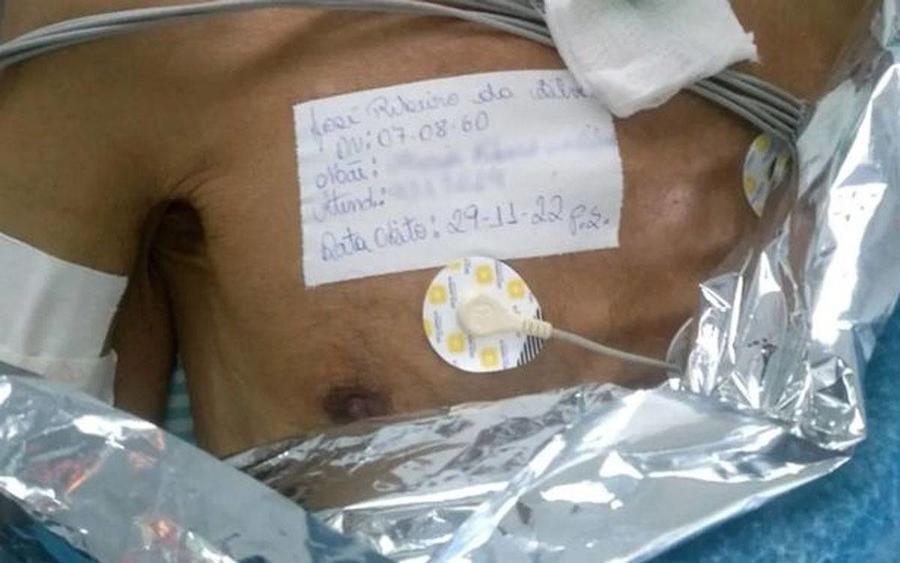 بالصور  ..  رجل يعود إلى الحياة بعد 5 ساعات من إعلان وفاته
