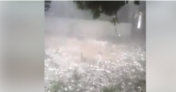 فيديو متداول لتساقط حبات كبيرة من البرد في لبنان 