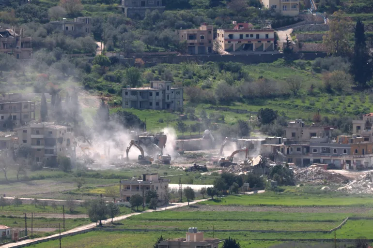 هآرتس: شركات "إسرائيلية" تتربح من هدم المباني بجنوب لبنان