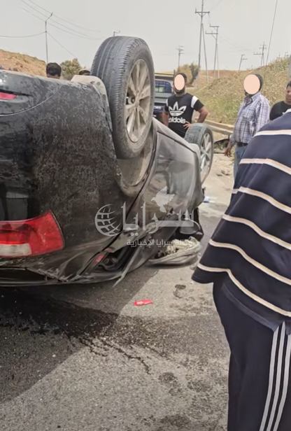 بالفيديو ..  انقلاب مركبة رأسًا على عقب في حادث سير على طريق الرمثا - بشرى