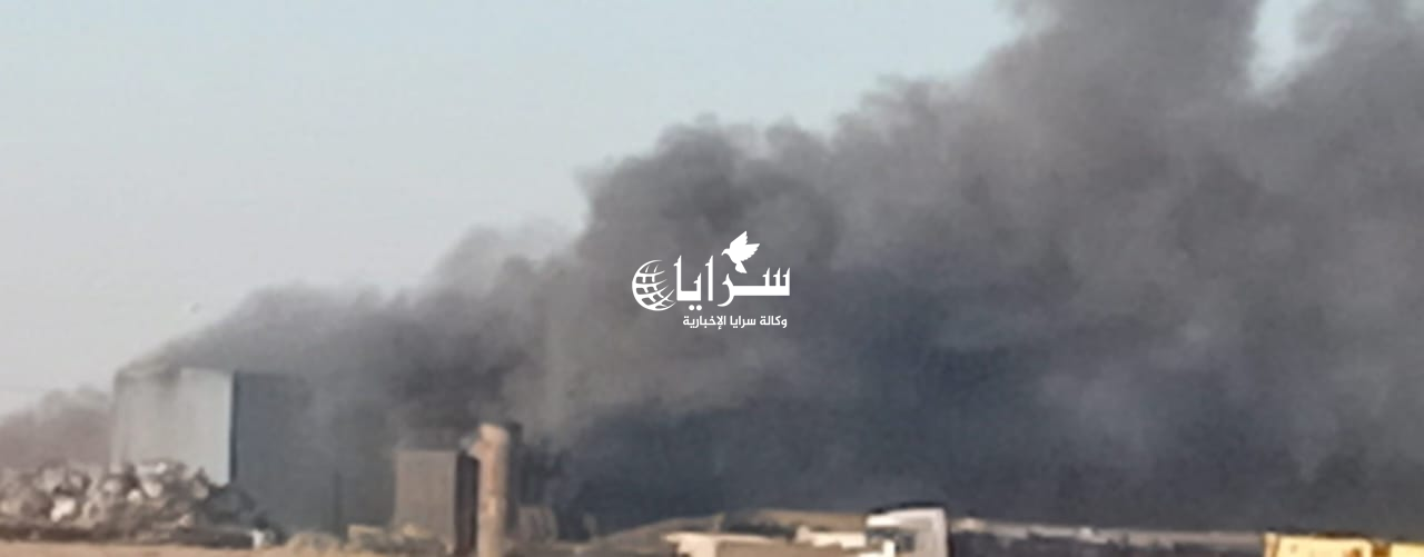 بالصور ..  حريق ضخم يلتهم مصنعًا في منطقة الملك الحسين التنموية – المفرق 