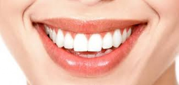 هل يمكننا أن نتخلص من البقع البنية على الأسنان ؟ 