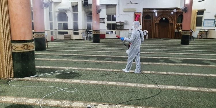 مصدر حكومي يوضح شروط الصلاة في المساجد