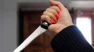طالبة عربية تقتل أمها طعنا بعد معايرتها بنتيجة "التوجيهي"