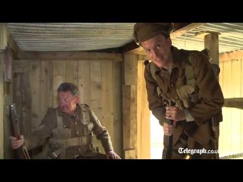 بالفيديو : بريطاني يوثق الحرب العالمية ببناء خندق في حديقته