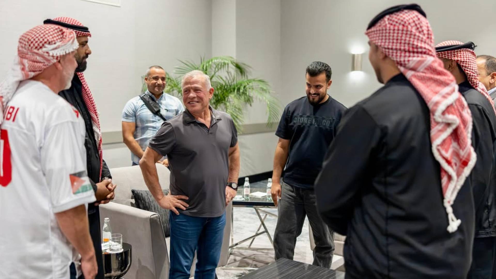الملك يلتقي مؤثرين أردنيين رافقوا "النشامى" في مشوار المونديال