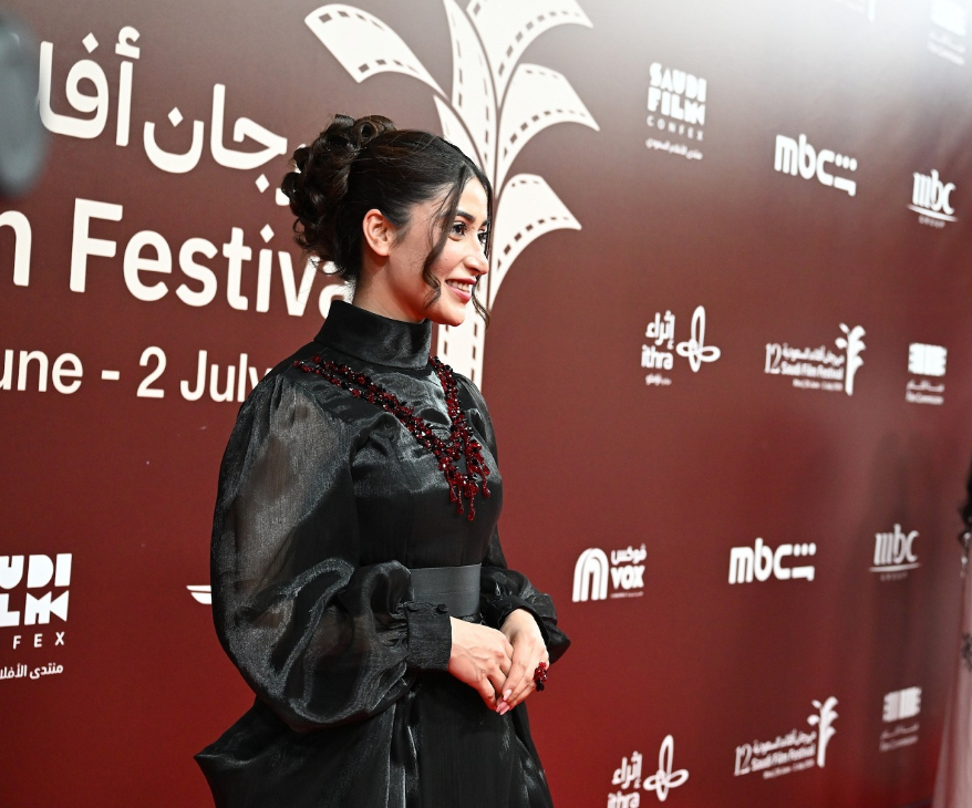 سراء العتيبي من مهرجان أفلام السعودية: إطلالتي تعكس رُوحية دوري في مسلسل كحيلان