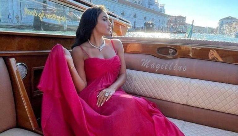 ياسمين صبري وجورجينا تخطفان الأنظار في فينسيا ..  من الأجمل؟