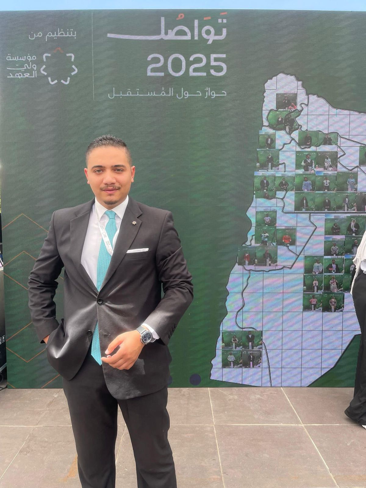 الزميل مهدي الشوابكة  .. مبارك مناقشة مشروع التخرج