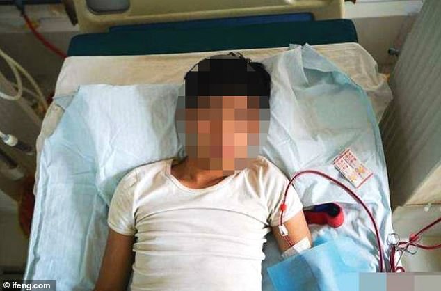 باع كِليته ليشتري "آيفون" و"آيباد" قصة مراهق أراد أن يتباهى أمام أصدقائه، لكن النهاية كانت «مأساوية»