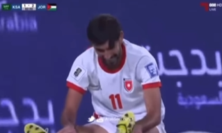 الملعق خالد الحدي عن يزن النعيمات …"أول مره في تاريخي أرى لاعب يلعب عرضية لنفسه "