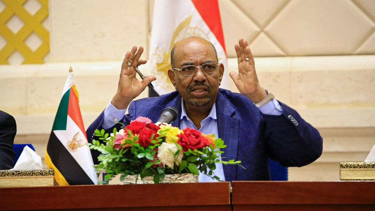 بعد احتجاجات “غاضبة” ..  البشير يعد السودانيين بإصلاحات جديدة ‎