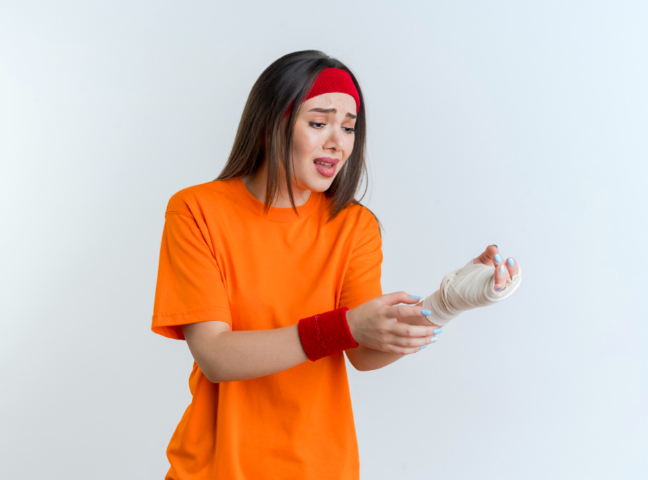التصرف الصحيح عند تعرُّض أحد لنزيف نتيجة جُرح بالغ