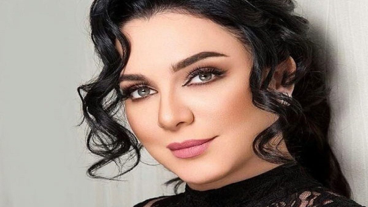 بالفيديو  ..  سلاف فواخرجي تعلق على قبلتها لمهيار خضور في "شارع شيكاغو" 