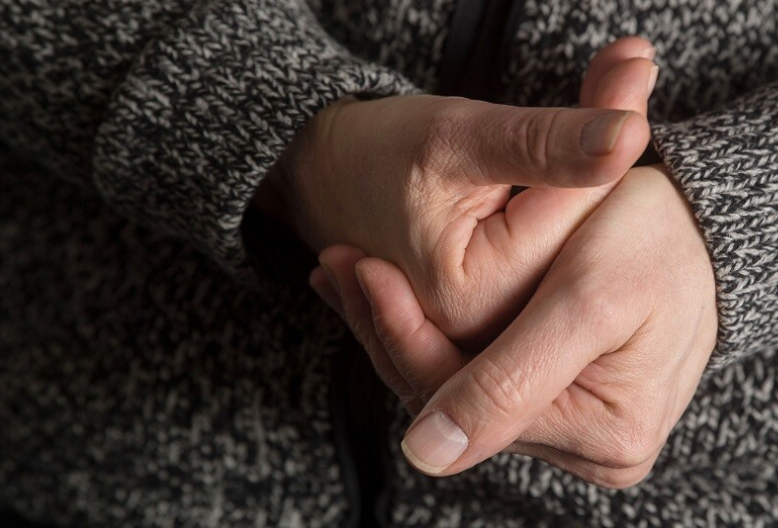 ما خطورة فرقعة المفاصل؟