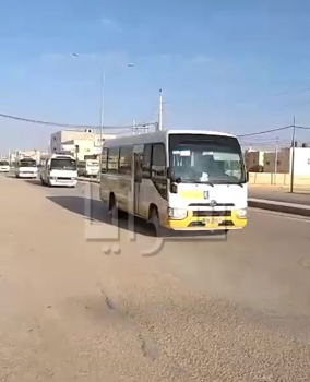 بالفيديو  ..  حافلات النقل العام في معان تنضم احتجاجا على رفع أسعار المحروقات 