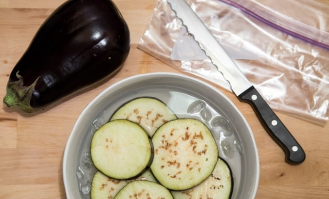 طريقة عمل مافن التفاح والموز بالتوت الأزرق ·