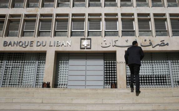 مصرف لبنان المركزي يدخل دائرة الخطر الشديد بعد ان وصل سعر صرف الليرة مقابل الدولار لقرابة 10 آلاف
