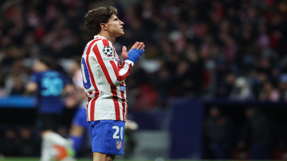 تغريم أتليتيكو مدريد بسبب سلوك مشجعيه "العنصري" ضد أرسنال