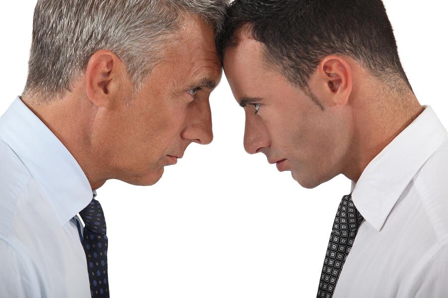 كيف أتعامل مع الأكبر مني سناً عندما يخطئ علي؟