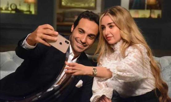 هنا الزاهد لزوجها :عام سعيد يا قرد
