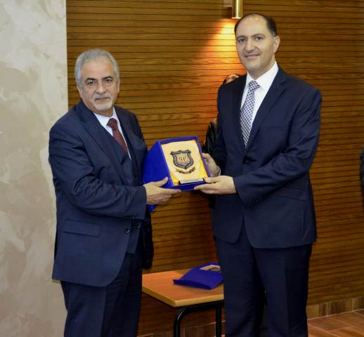 جامعة عمان الاهلية تكرم د. وسام عماري من كلية الصيدلة والعلوم الطبية على إنجازه البحثي  