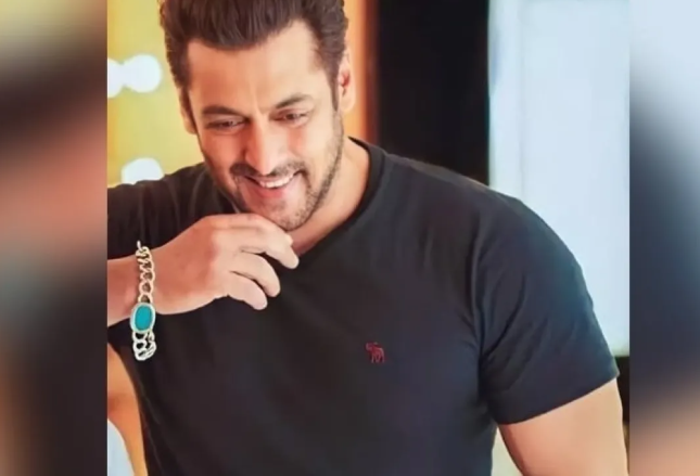 رمز شخصي أم تميمة حظ؟ سلمان خان يوضح سبب ارتدائه الدائم للسوار الأزرق