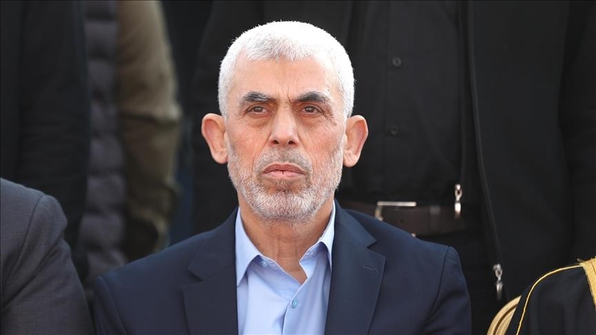 والدة أسيرين إسرائيليين مفرج عنهما تكشف قصة انقاذ يحيى السنوار لحياة الرهينة بيباس