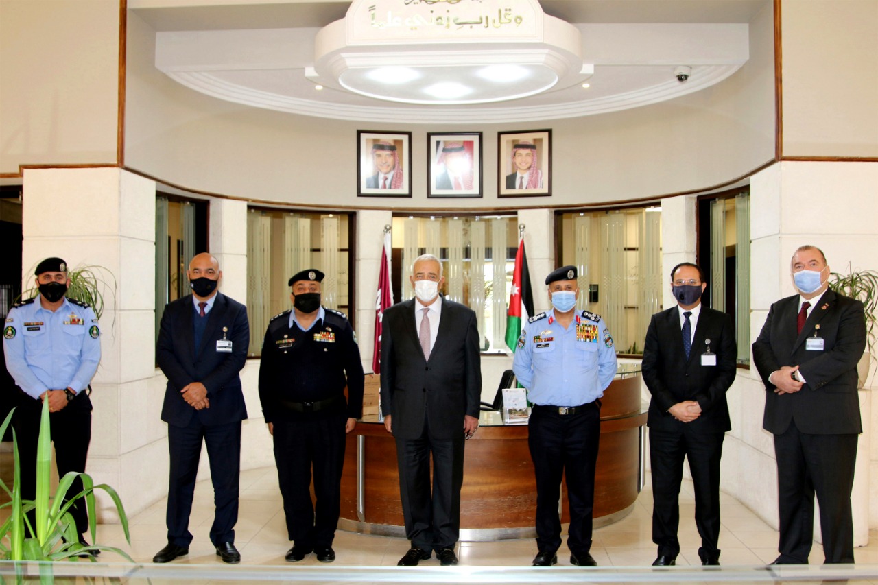 الشرق الأوسط تحتفي بخريجتها الصيدلانية ملاك خضر