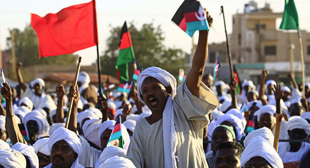 معارضون سودانيون يرفضون بيان الجيش ويدعون لمواصلة المظاهرات  .. "تفاصيل"