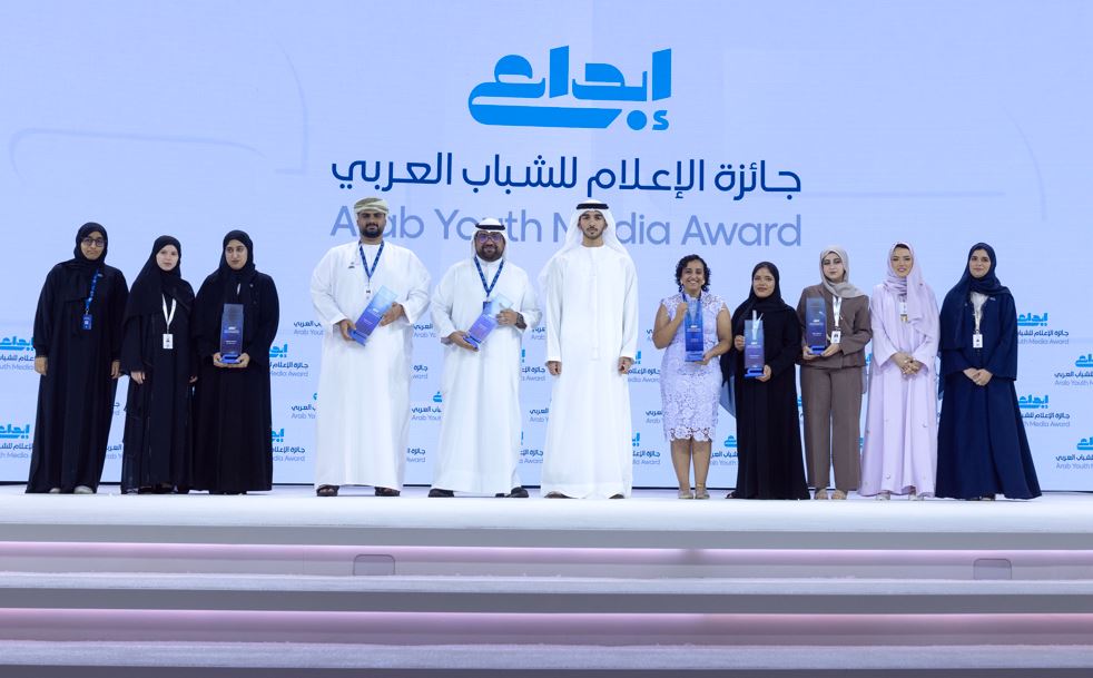 إنجازاتٌ تتعدد  ..  واسمٌ واحد يواصل الحضور في منصات التميّز ..  "إعلام التطبيقية" يحصد المركز الأول بجائزة الإعلام للشباب العربي «إبداع»