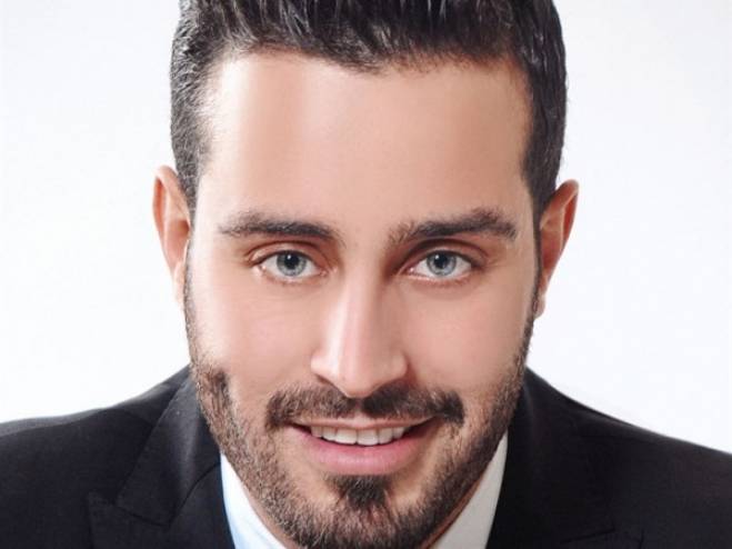 بالصور  ..  سعد رمضان ينسحب من احدى مقابلاته بعدما سألته المذيعة سؤالاً محرجاً