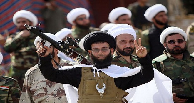استعراض عسكري لآلاف المقاتلين الشيعة تلبيةً لنداء "الصدر" (فيديو )