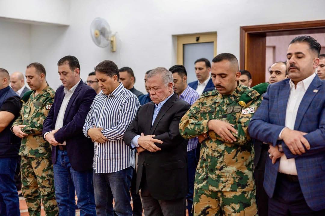 الملك يؤدّي صلاة العيد بمسجد الحرس الملكي في العقبة