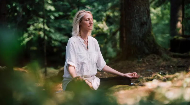 ساعتان من الصمت أغلى من الذهب ..  7 فوائد و8 طرق لممارستها