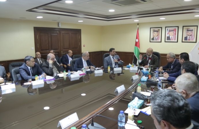 الرزاز:  تحويل من يطلق الاشاعات ويقدم معلومات كاذبة ومضللة مضرة باقتصادنا الوطني وحياة المواطن الأردني إلى القضاء