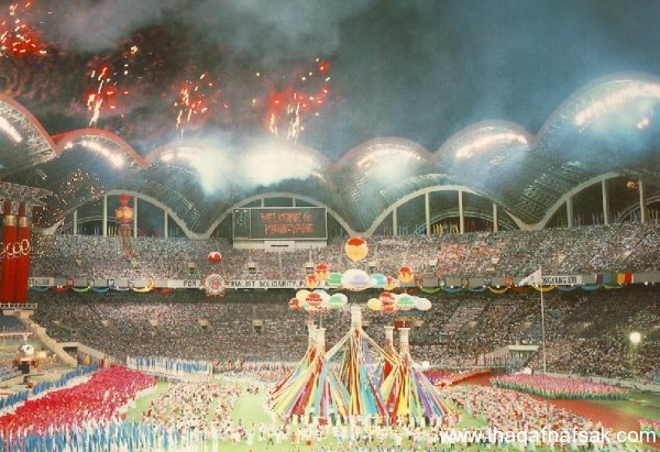 بالصور  .. اكبر ١٠ ملعب في العالم