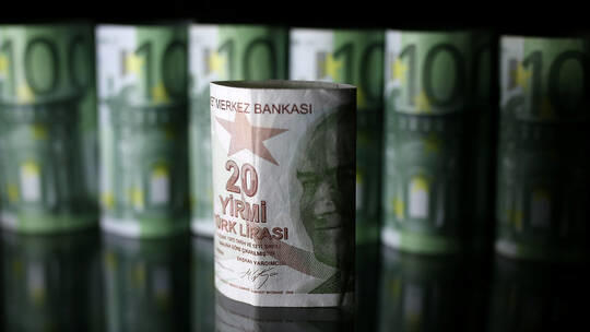 الليرة التركية تهبط إلى أدنى مستوى منذ بداية 2021
