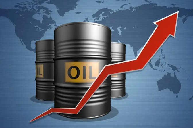 ارتفاع أسعار النفط بعد هجمات أوكرانية على مواقع للطاقة في روسيا