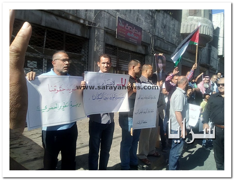 بالفيديو والصور .. أوضاع مزرية تجبر سكان مدينة الشرق "سكن كريم" على الاعتصام امام الديوان الملكي ومناشدة الملك