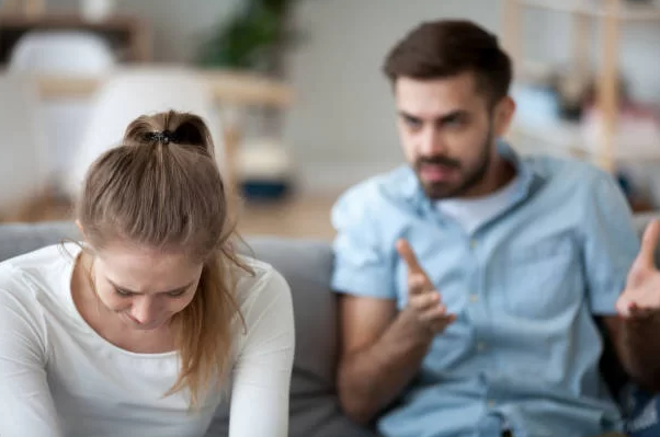 زوجتي لا تطيعني ولا تهتم لأمري ..  فكيف أتعامل معها؟