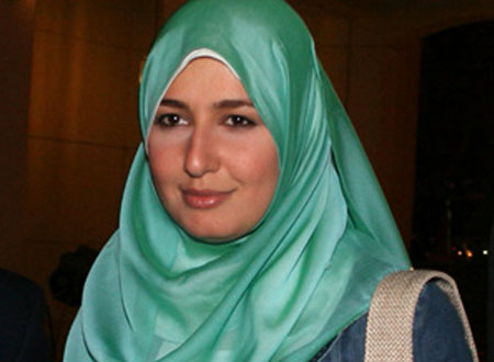 حلا شيحة تُغلِق صفحتها وتعيدها بسبب النقاب