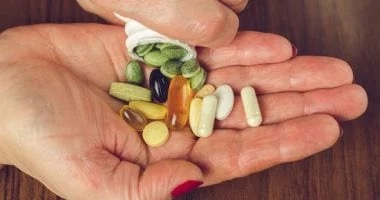 ما الذي يحدث لجسدك عند تناول جرعة زائدة من الفيتامينات: مخاطر غير متوقعة