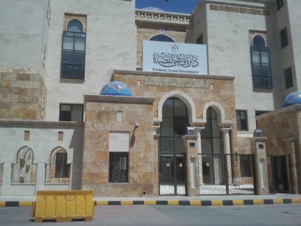 إغلاق مبنى دائرة قاضي القضاة في عمان ومجمع المحاكم الشرعية بالزرقاء